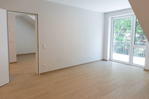 Helle, moderne wohnung mit balkon, lichtdurchfluteter raum, gepflegte holzboden, energiesparende fenster, komfortable wohnfläche, ideal für familien oder singles, hochwertige ausstattung, ruhige lage, zentrale Lage in der stadt, zeitloses design, perfekte wohnbedingung, professionell gestaltet, top-qualität, attraktive wohnung in hahne wohnen, neue immobilie, optimale lebensqualität, zentrale angebundenheit.